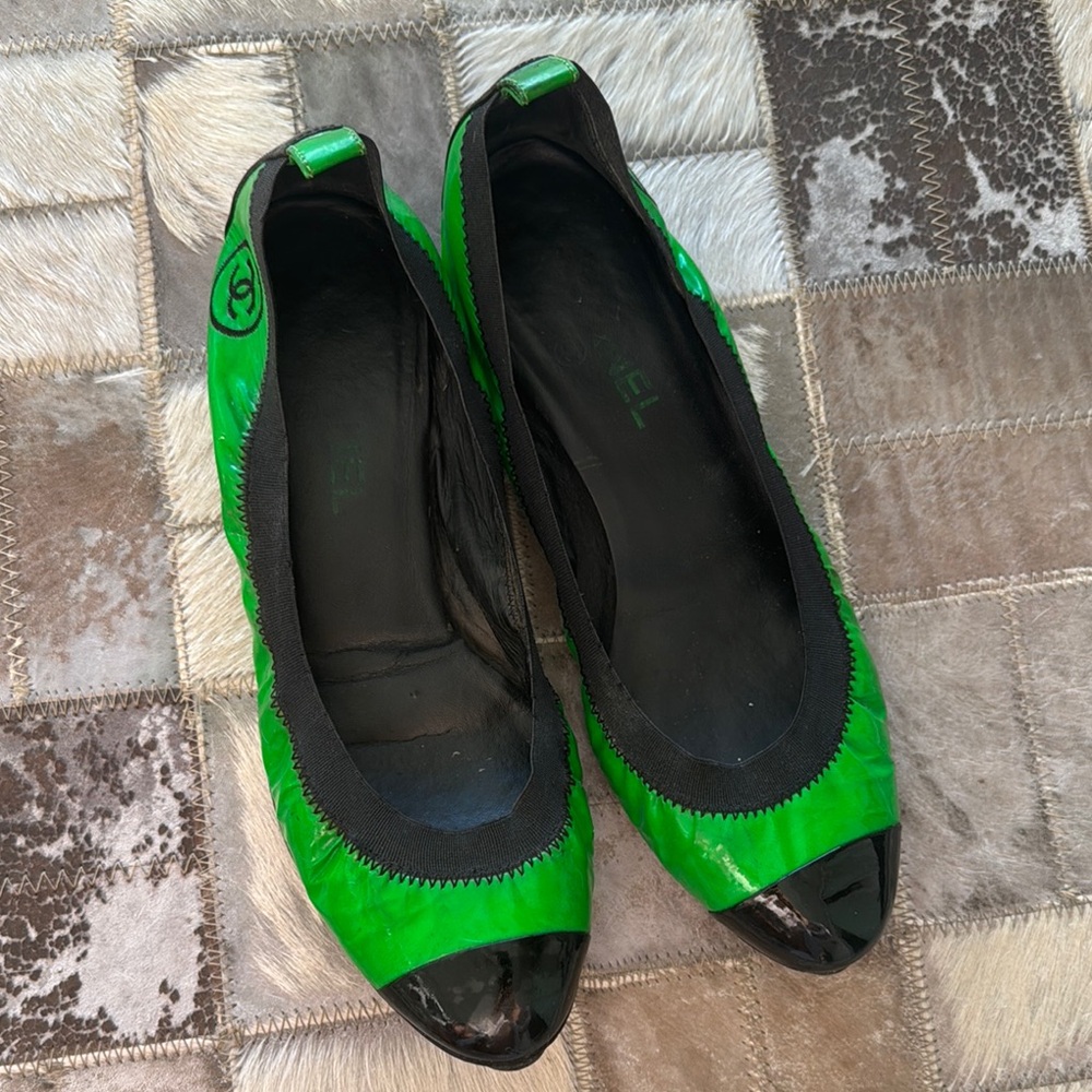 Chic neon Green and Black Women's Flats